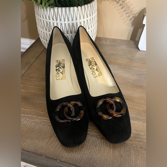 Salvatore Ferragamo Black Suede Pumps with Tortoiseshell Accent Size 9 - Picture 12 of 16